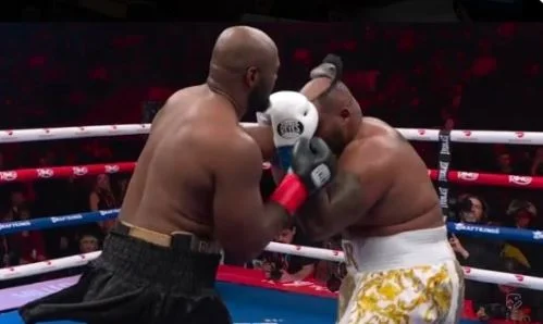 Bu, boksta gerçekleşir, “blow Uppercut” saçı kutunun başının kafasını alır