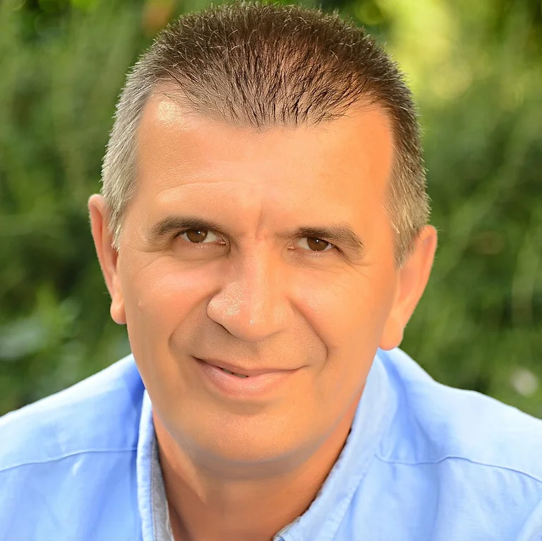 Cu 45% voturi împotrivă, Lumir Abdixhiku rămâne doar partid divizat.