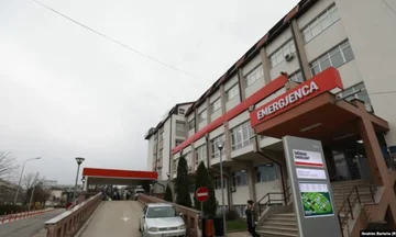 Dragash: Človek je umrl v QKUKU, padel med delom doma
