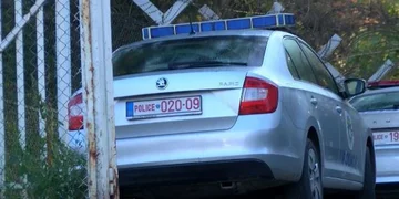 Ženska v Podujevu fizično napade moža in ga aretirajo.