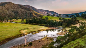 This small Australian town is for sale, but locals don't want to leave