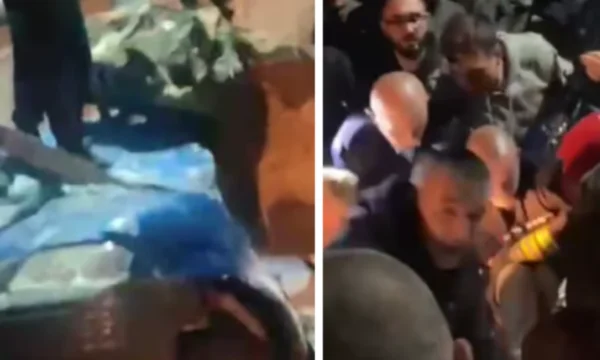 Zrušitev zidu v Hanu v Elezu, osebe, ujete v avtomobilu, so odpeljali v KKUK, bližnje družine evakuirane