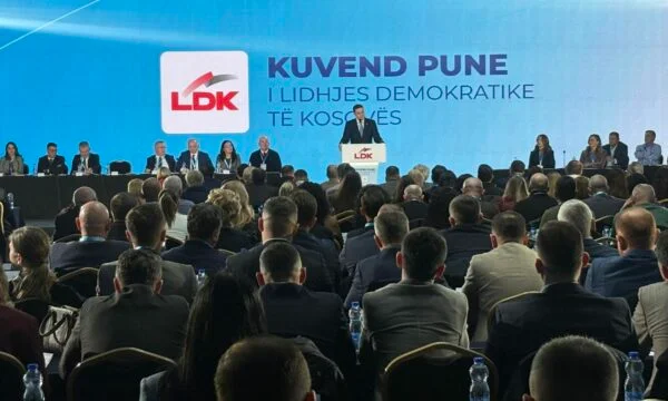 Takoj, ko je bil poslan v skupščino, o odstopu odloča tajno glasovanje.