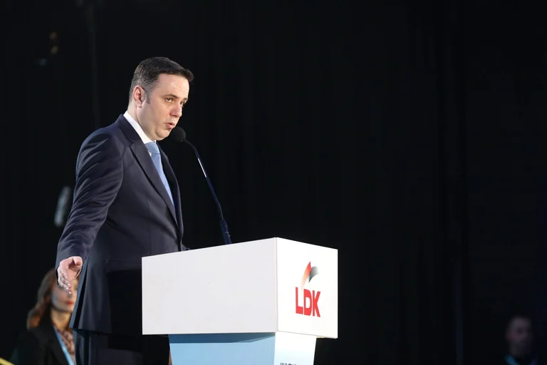 Convenţia LDK continuă cu uşile închise. Care va fi soarta lui Obadia?
