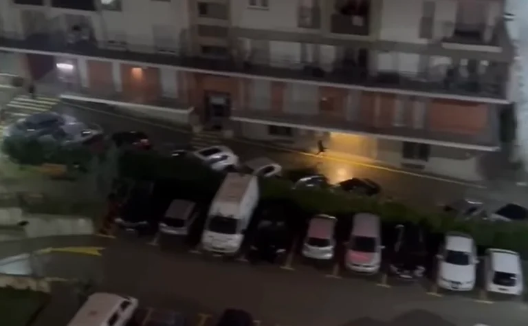 Posting als in films politie vangen in Pristina