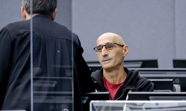 Mitä Salih Mustafa pyysi Haagin tuomioistuimelta isänsä kuoltua?