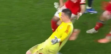 Torwart punktet Tor und qualifiziert Benfian im Play-off