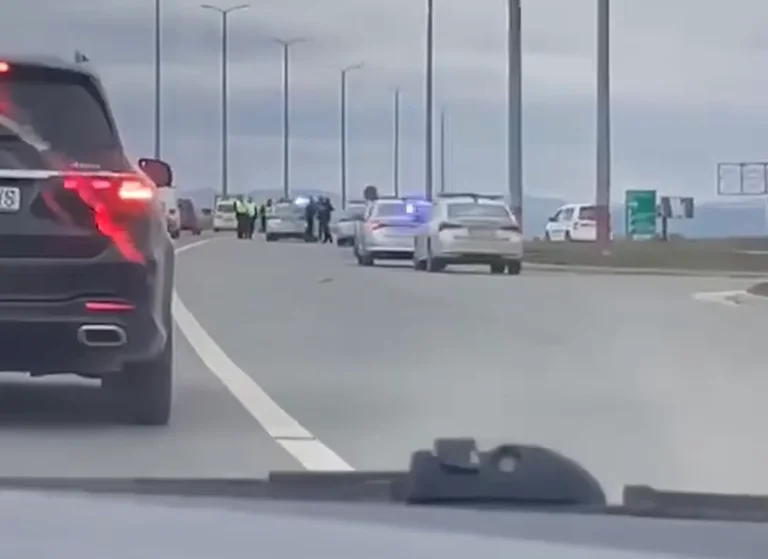 Victima a fost găsită moartă într-o maşină din Veternik.