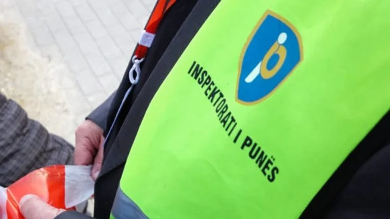 Αυτός είναι ο επιθεωρητής που ήταν ύποπτος ότι πιάστηκε στο σημαιοφόρο δωροδοκώντας.