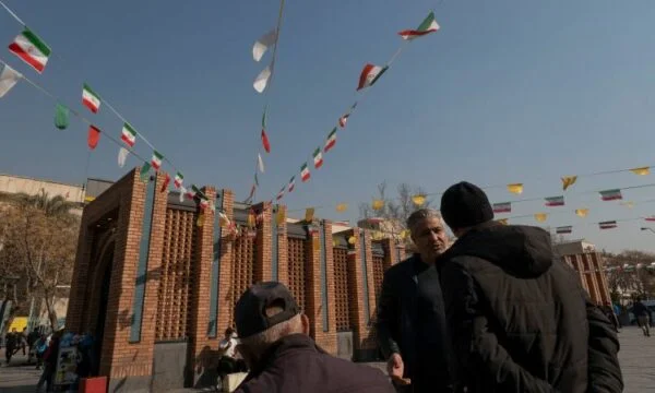 CNN: l'Iran es preocupa per les bombes americanes, el Trump està examinant diverses opcions