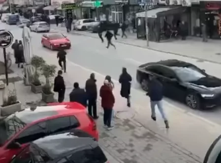 Podujevossa ammuttu henkilö terrorisoi kaupunkia käsin kosketeltavalla tinalla. (VIDEO)
