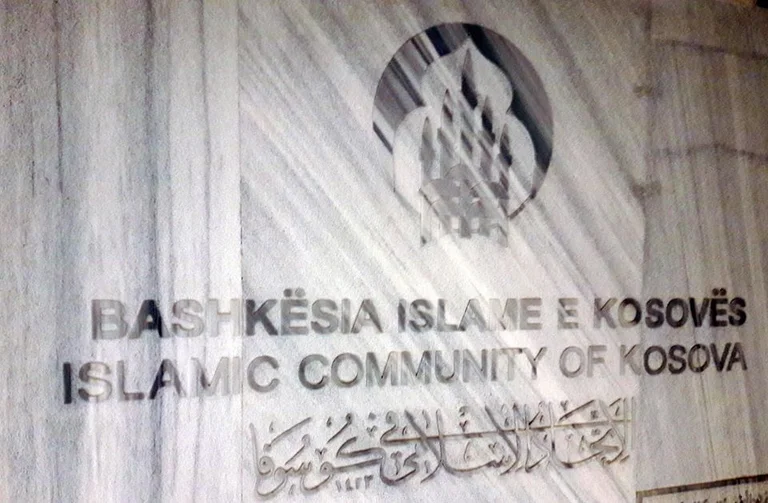 Koraani palaa Gjakovassa, islamilainen yhteisö reagoi