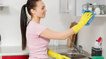 How to effectively clean the fat in the kitchen