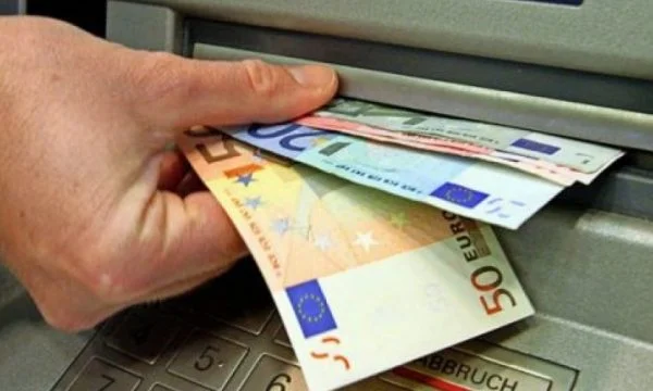 Μισθοί άνω των 1.000 ευρώ: Αυτοί είναι οι πιο αμειβόμενοι τομείς του Κοσσυφοπεδίου