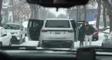 Agenti ICE so grozili Rajovim novinarjem, ki so snemali dogodke v Minneapolisu.