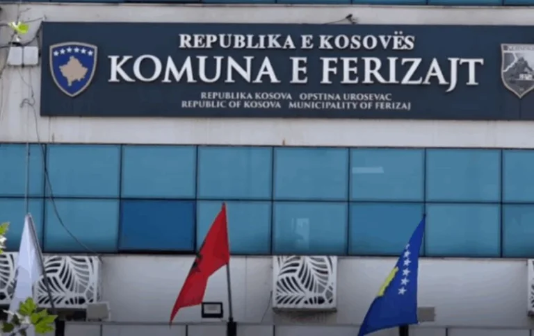 Blocada rutieră a MMPHI, municipalitatea Ferizaj suspendă temporar transportul public urban