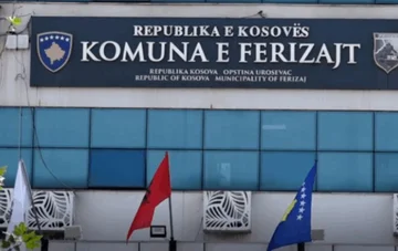 Blokada ceste s strani MMPHI, občina Ferizaj začasno prekine mestni javni prevoz