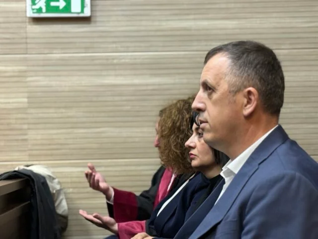 Salih Zyba'nın davacının parlamentodaki yırtıcı gaz davasına itilmesi talebi reddedilir