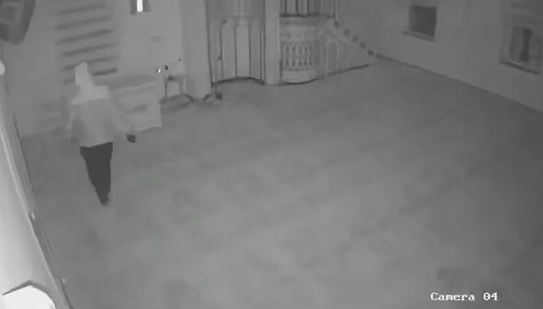 האמאם מפרזז' מפרסם תמונות של גנב הזכוכית, יש הודעה