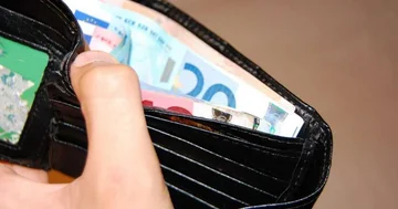 Med dvigi cen državljani odpirajo denarnice za zabave