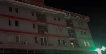 Kosovelova Fushë stavba Bie fasada je poškodovana.