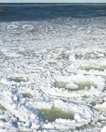 Michigan Jezero se dviga zaradi ekstremnih ameriških temperatur.