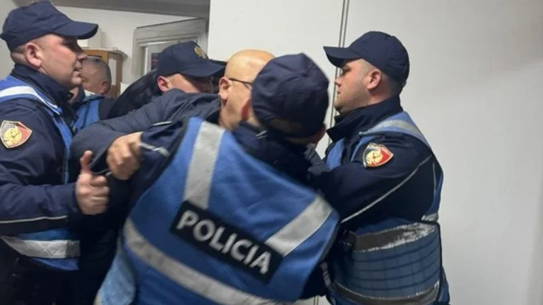 Spanningen in Albanië niet stoppen, demonstranten invoeren politie bezwaar