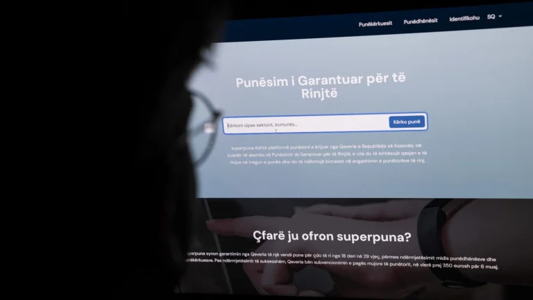 “Superwork” מתוך פונקציה, עסקים ומחפשי עבודה מוטרדים