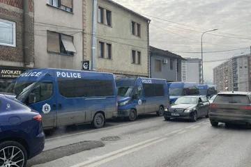 To je 109 zapornikov zaradi kraje glasov v Prizrenu.