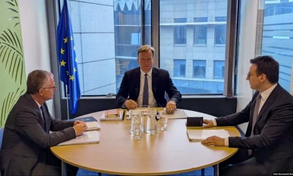 유럽 연합 (EU)은 누락 된 사람을위한 브뤼셀의 삼자 회의를 발표, 어떤 측면에 동의 한 내용을 제공합니다