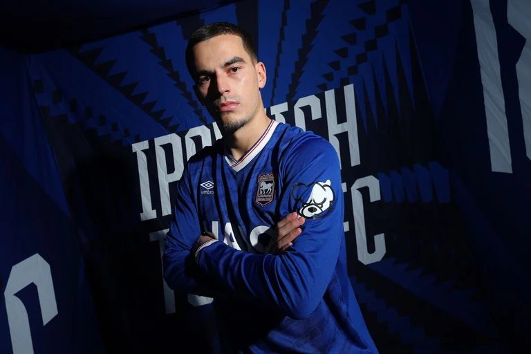 Anice Mehmeti, virallisesti uusi Ipswich Townin pelaaja