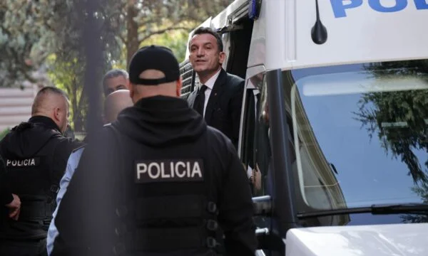 Erion Veliaj dă în judecată la Preşedinţia Curţii Administrative şi procurorul care a investigat