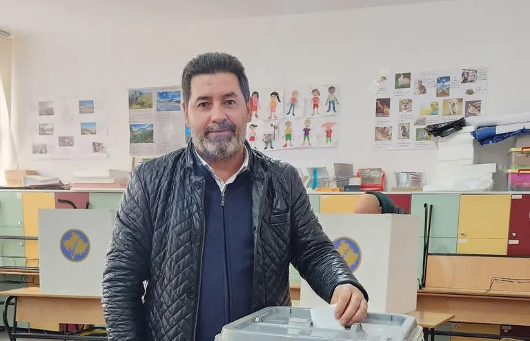 Синът на Фета Пасаризи, който направил амасакрек, също бил арестуван с кражба на гласове