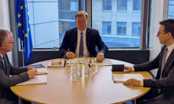 La sol·licitud expulsió de la rendició de Radojiki Kosova aconsegueix un acord amb Sèrbia en la funcionalització de la comissió a ser trobada