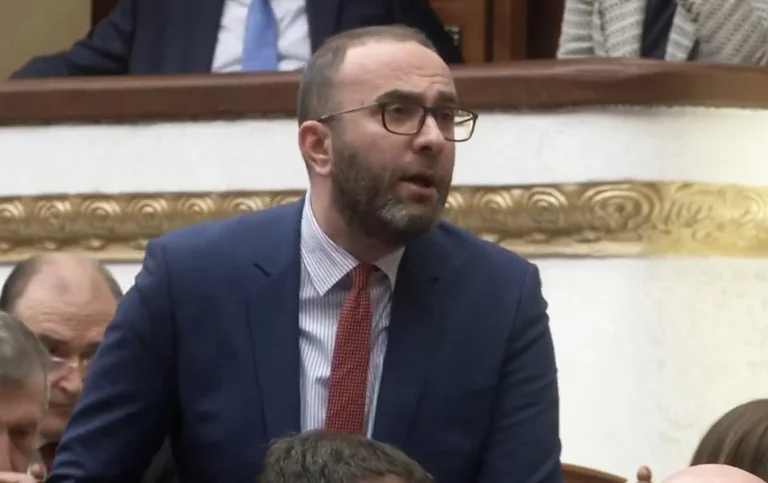 De ce Rama din Davos nu semnează ca Vjosa Osmani?