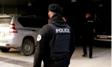 Policija je zasegla naboje, vojaške maske in srbske simbole v Leposavicu.