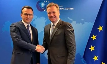 Srbska delegacija je poročala, da se bo dialog jutri nadaljeval, zato je prispela v Bruselj.