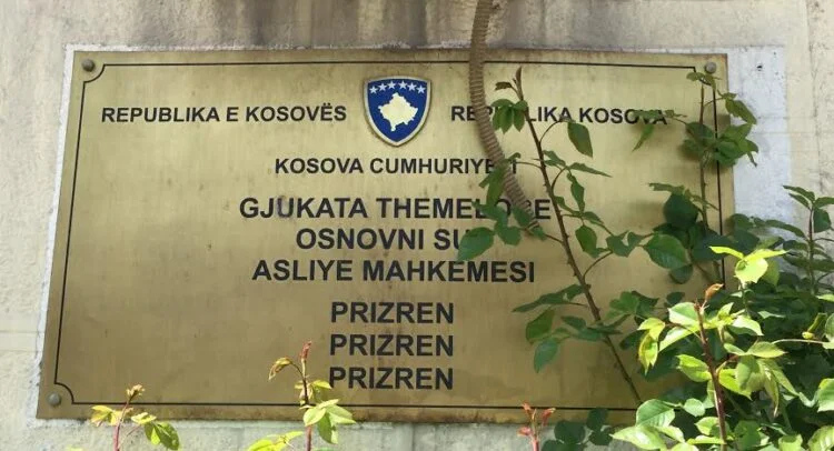 O tribunal de Prizren no caso Dragash: Ele foi tratado em três casos criminais duas vezes com medidas psiquiátricas obrigatórias