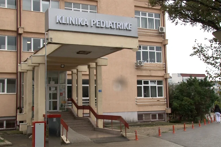 Φωτιά στην Κλινική Παιδιατρικής, μιλούν από το QKUK