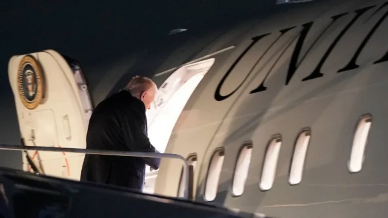 Defekti në aeroplanin presidencial shfaqet një orë pas ngritjes – Trump kthehet në Uashington