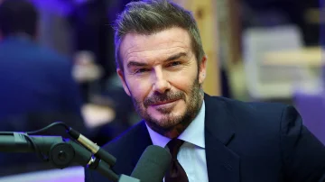 David Beckham in der Schweiz ignorierte Fragen zu Familienstreitigkeiten mit seinem Sohn Brooklyn