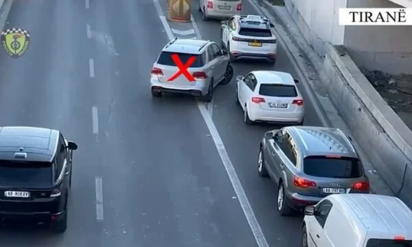 No hi ha cap línia al trànsit, castiga els conductors de Tirana, 6 arrestats per ser borratxo.