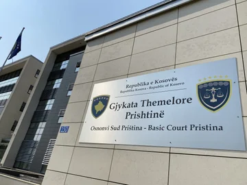 I dëmtuari deklaron se u gjuajt për një borxh droge prej 2 mijë e 300 euro, i akuzuari për tentim vrasje thotë se rasti ndodhi për bixhoz