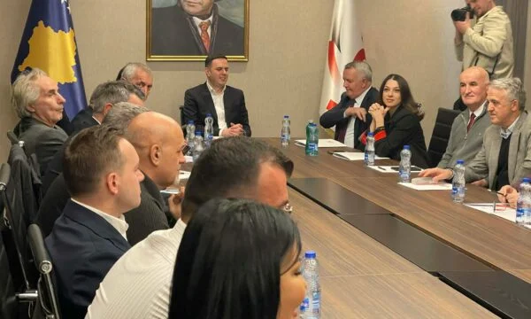 Η παραίτηση της Ρίβερ στο Κοινοβούλιο θα αποφασιστεί με ψήφο εμπιστοσύνης.