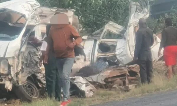 Tragiczny wypadek w RPA: Ciężarówka rozbija się o autobus studencki, co najmniej 13 dzieci straciło życie