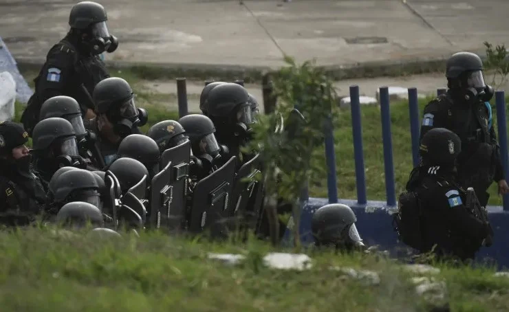 Guatemala는 감옥 riots 후 응급의 상태를 선언