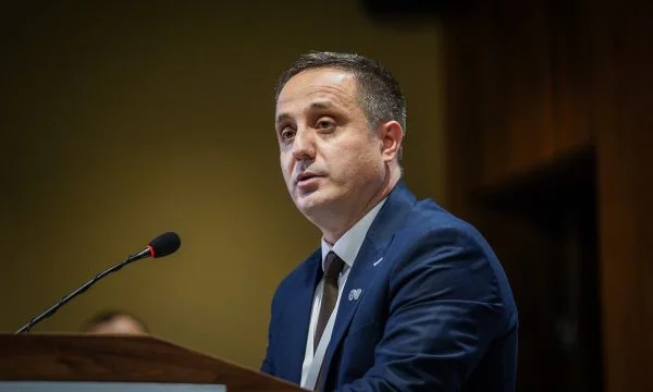 Περισσότερες από 800 ψήφοι πέρασαν μετά την καταμέτρηση, ο Ντρίτον Σελμανάι αντιδρά