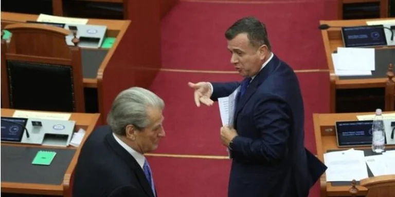 Ten drań, wziąłem jego rękę z”, Taulant Balla reaguje na splątanie Berishy (Video)