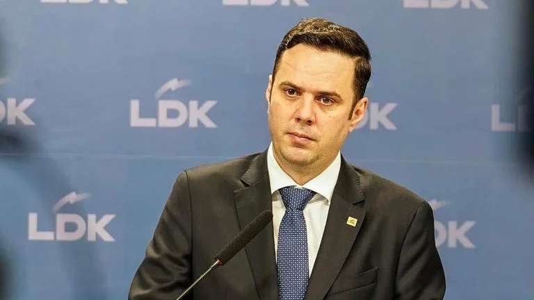 Obadiah: Self- zdeterminowany Vetevendosje mówi dowódcy KLA jesteś z Serbią