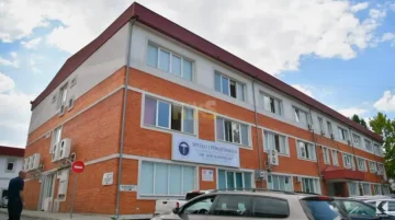 V bolnišnici Mitrovica napadejo medicinsko sestro in dva zaposlena